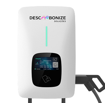 Carregador veicular AC Descarbonize com tela touchscreen e QR code