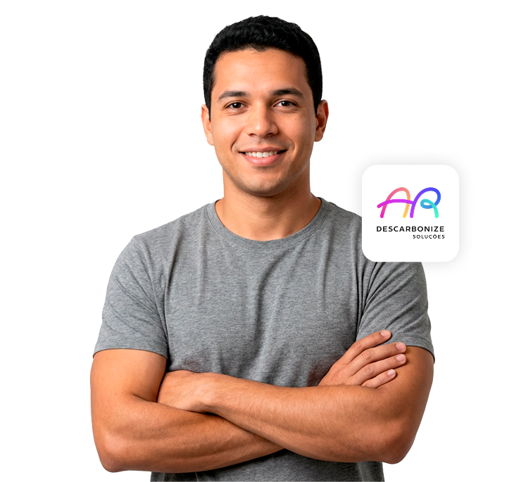 Profissional sorridente de braços cruzados ao lado do logo Descarbonize Soluções
