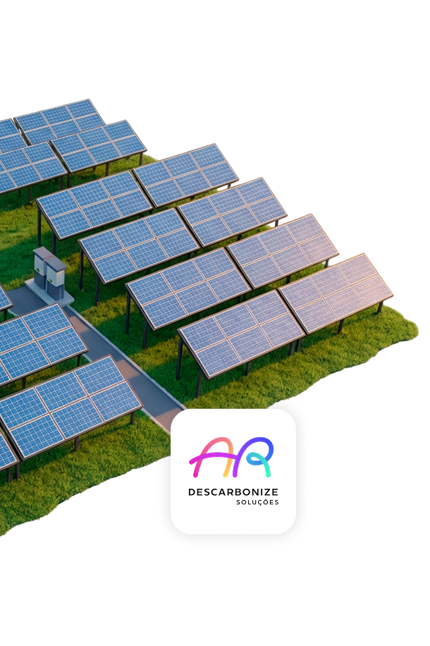 Vista aérea de usina solar com fileiras de painéis fotovoltaicos em campo verde e logotipo Descarbonize